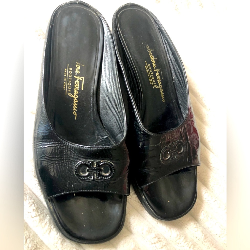 AUTHENTIC Vintage Ferragamo Sandals Black patent leather slides size 6